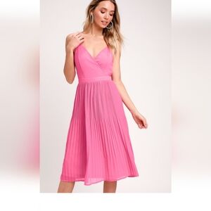 NWT Lulus pink pleated midi dress